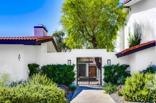 Seville Corner Downtown Condo - image 6