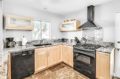 Seville Corner Downtown Condo - image 14