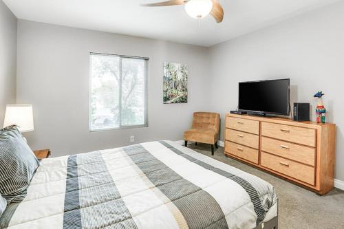 Seville Corner Downtown Condo - image 8