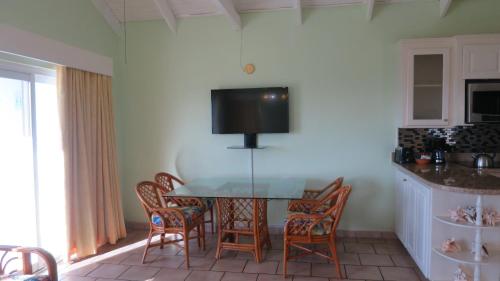 บริการและสิ่งอำนวยความสะดวก, ทิโมธี บีช รีสอร์ต (Timothy Beach Resort) in คิตเตียนวิลเลจ