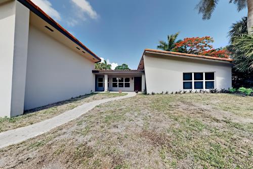 Stylish Home - Updated Interior - Walkable Locale home Deerfield Beach 