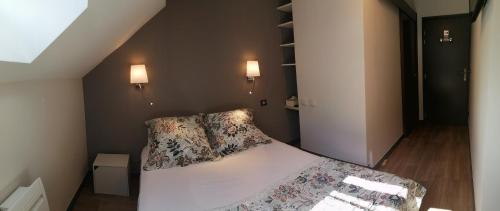 Le Grand Chatelard HÔTEL BAR RESTAURANT Room Type - Double Room with Private Bathroom