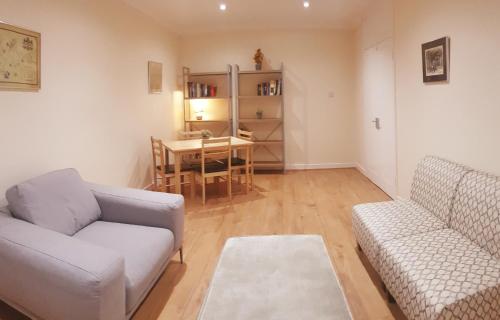 Gregory Place in 倫頓