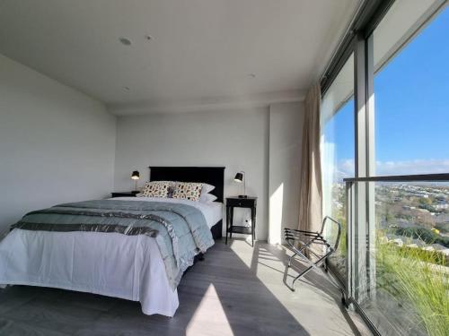 Union Green Apt w Stunning Views - Free Parking, Auckland (photo 3)