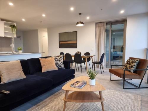 Union Green Apt w Stunning Views - Free Parking, Auckland (photo 5)