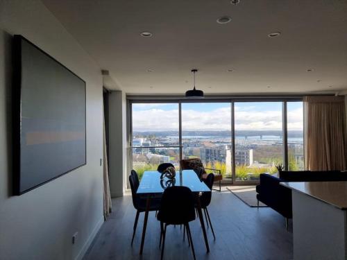 Union Green Apt w Stunning Views - Free Parking, Auckland (photo 10)