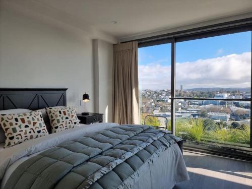 Luxury Three Bed with 2 Carparks