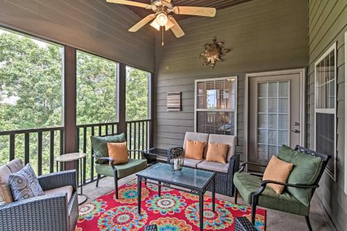 Expansive Townhome with Game Room and Community Pool in Branson West, USA