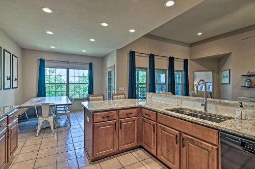 Expansive Townhome with Game Room and Community Pool in Branson West, USA