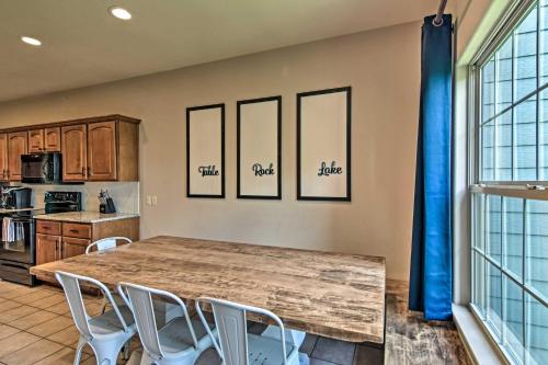 Expansive Townhome with Game Room and Community Pool in Branson West, USA