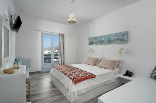 Hotel Iris, Nausa