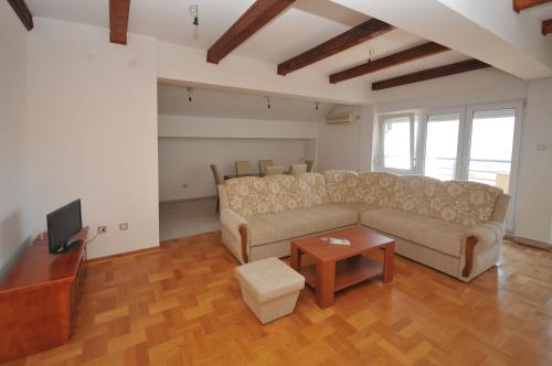 Apartment Bravo Budva - image 2