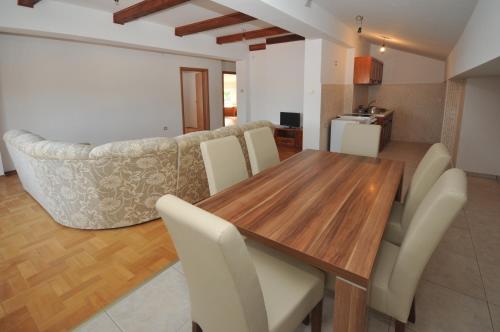 Apartment Bravo Budva - image 8