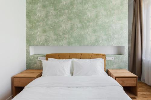 pedestrian street in city center for comfortable and beautiful stay with all comodities within walking distance 4