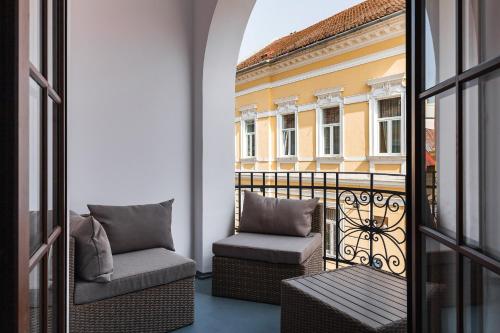 pedestrian street in city center for comfortable and beautiful stay with all comodities within walking distance 5