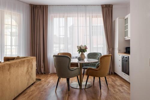 pedestrian street in city center for comfortable and beautiful stay with all comodities within walking distance 3