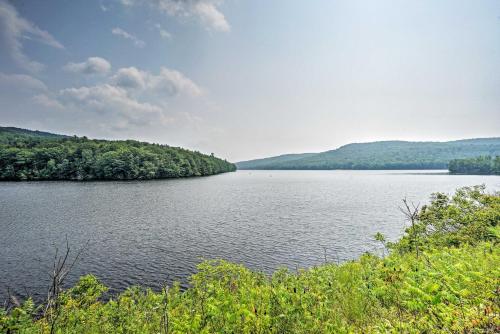 Cozy Treetop Hideaway Near Harriman Reservoir! in Wilmington, USA