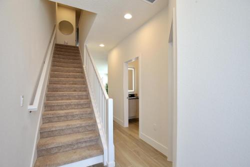 All NEW 4 bedroom townhouse in luxury Hidden Forest with private pool - main image