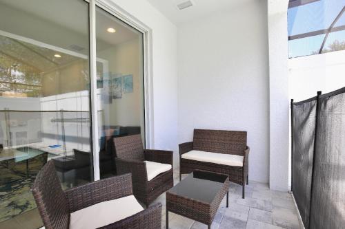 All NEW 4 bedroom townhouse in luxury Hidden Forest with private pool - image 6