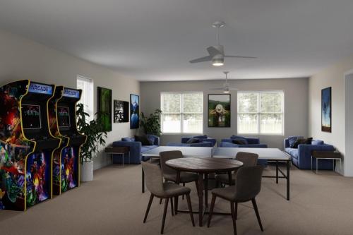 All NEW 4 bedroom townhouse in luxury Hidden Forest with private pool - image 10