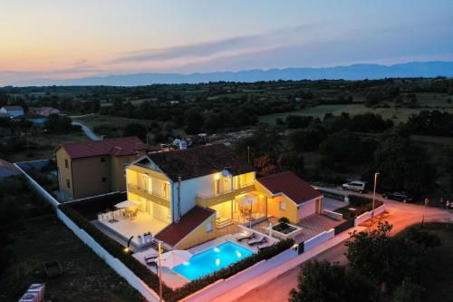 Viesnīcas āriene, Villa Petra s bazenom, roštiljem i parkingom (Villa Petra s bazenom, rostiljem i parkingom) in Briševo