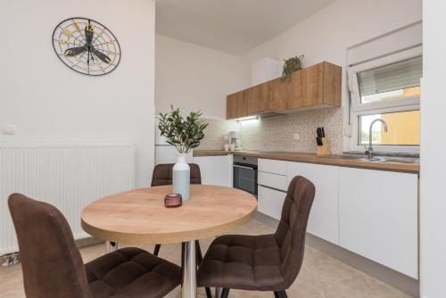 virtuve, Villa Petra s bazenom, roštiljem i parkingom (Villa Petra s bazenom, rostiljem i parkingom) in Briševo