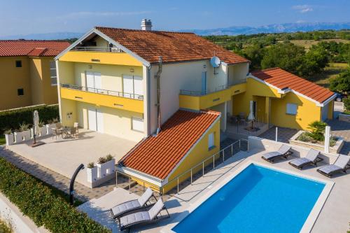 Viesnīcas āriene, Villa Petra s bazenom, roštiljem i parkingom (Villa Petra s bazenom, rostiljem i parkingom) in Briševo
