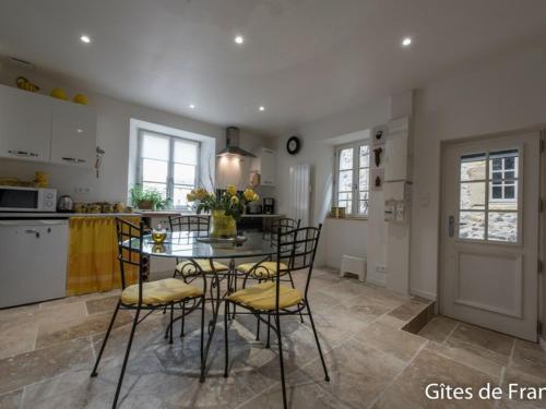 Gîte Champeix, 2 pièces, 2 personnes - FR-1-630-92 gîte à louer Ludesse