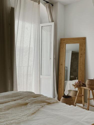 Double Room with Balcony image 5