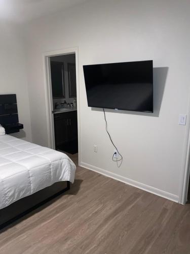 Comfy & Luxurious 5 Star Location, Pool, Smart Home