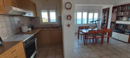 Skats, Breezy Beach House in Mikrolimano