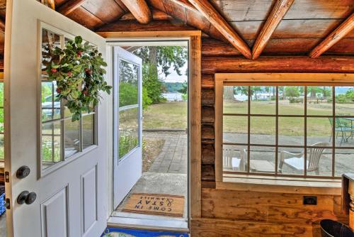 . Wheelchair-Accessible Belfair Cabin with Patio!
