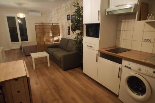 Trés beau studio 35 M2 Entre Mer et Forêt grand jardin et douche tropicale (Tres beau studio 35 M2 Entre Mer et Foret grand jardin et douche tropicale) in La Seyne-sur-Mer