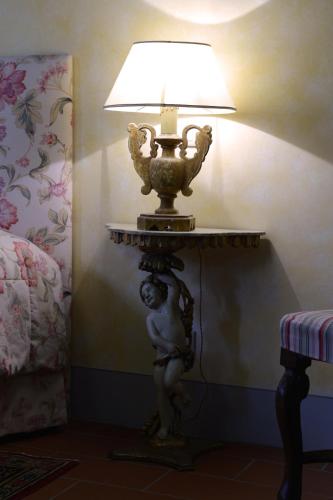 Luxury Suite image 8