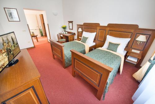 1 queen bed