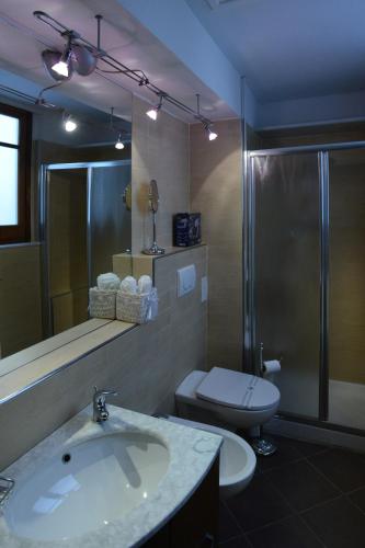 Deluxe Suite image 1