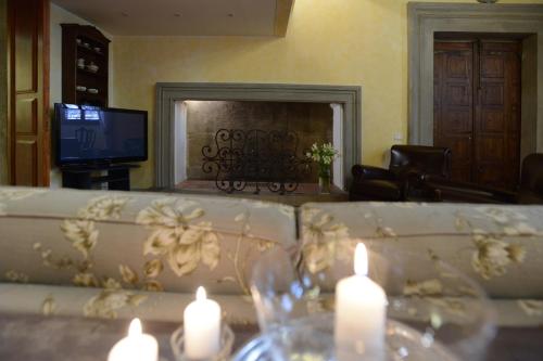 Luxury Suite image 10