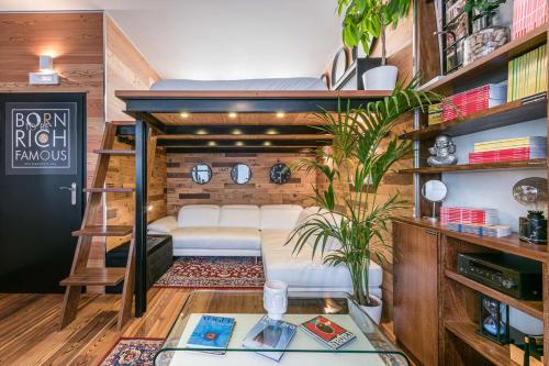 GuestReady - The Suit Lounge