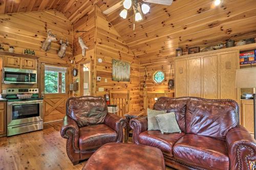Quiet Creekside Chalet Hot Tub and Pool Table! - image 5