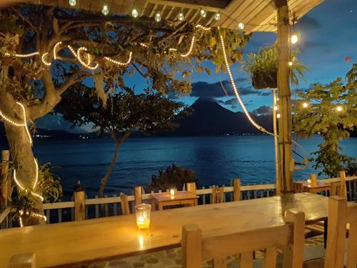 Restaurant, Hotel & Restaurante Arca de Noe in Santa Cruz la Laguna