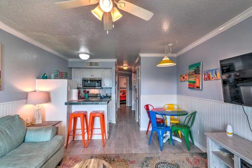 Colorful Coastal Condo - Walk to Pier and Beach - image 8
