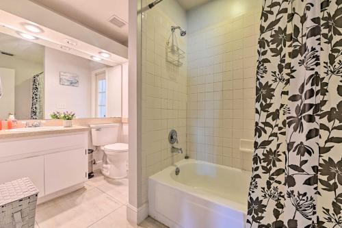 Tampa House with Gas Grill and Community Pool!