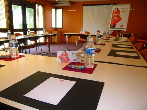 ibis Salon de Provence - image 9