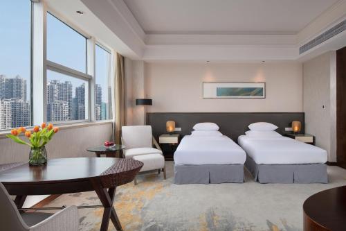 Golden Shining New Century Grand Hotel Beihai Ideally located in the Yinhai area, Golden Shining New Century Grand Hotel Beihai promises a relaxing and wonderful visit. The property offers guests a range of services and amenities designed to prov