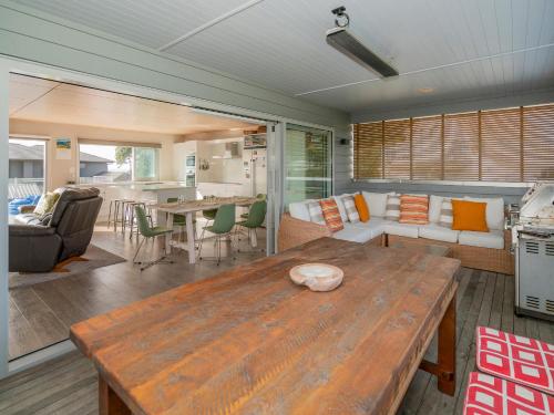 ฝักบัว, Bonanza Beauty - Pauanui Holiday Home in ปาอัวนุย