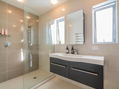 ฝักบัว, Bonanza Beauty - Pauanui Holiday Home in ปาอัวนุย