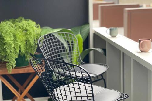 Luxury 1BR + Study near MCG, Tennis Centre & City