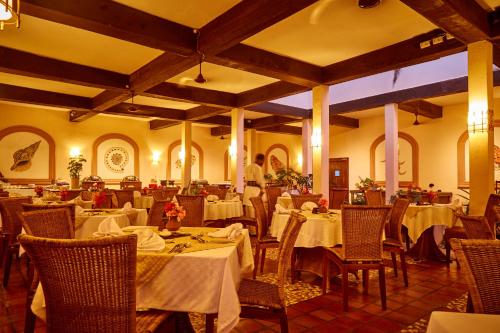 Restaurant, Pinewood Beach Resort and Spa in Mombasa
