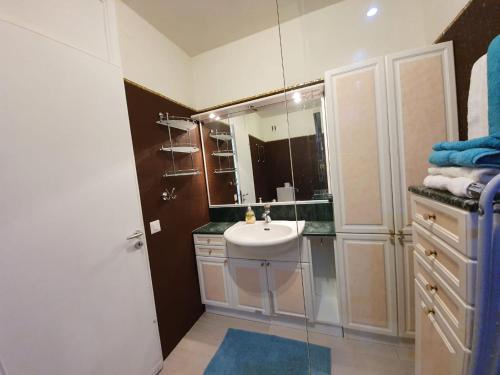 Azzurra Apartment