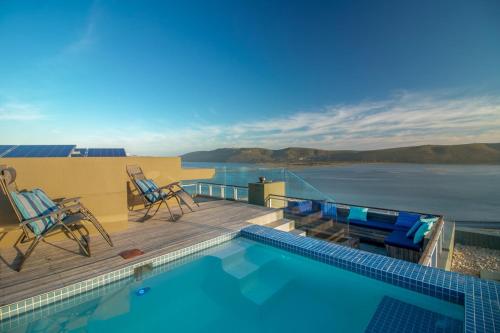 Dazzling View, Knysna - Stunning holiday villa with roof deck & 360° views Dazzling View, Knysna - Stunning holiday villa with roof deck & 360° views